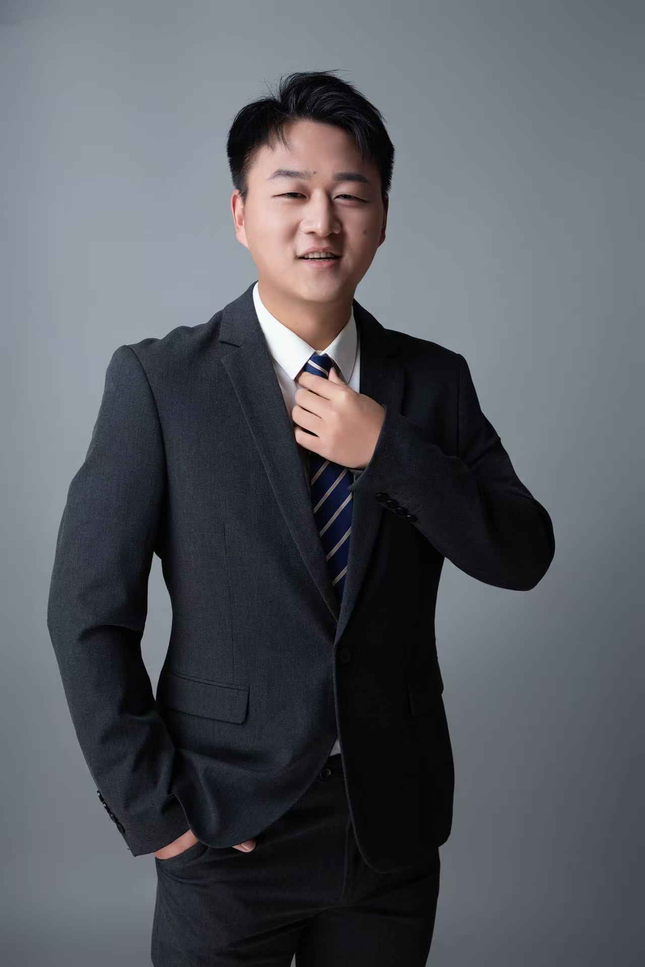 陈青苗律师证件照